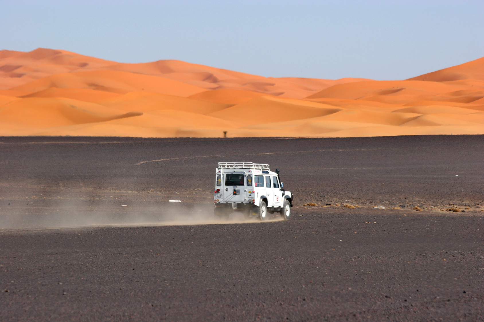 4wd in the sahara Erg de Juif Merzouga desert safari_Travel Tamegroute_Travel Tamgroute